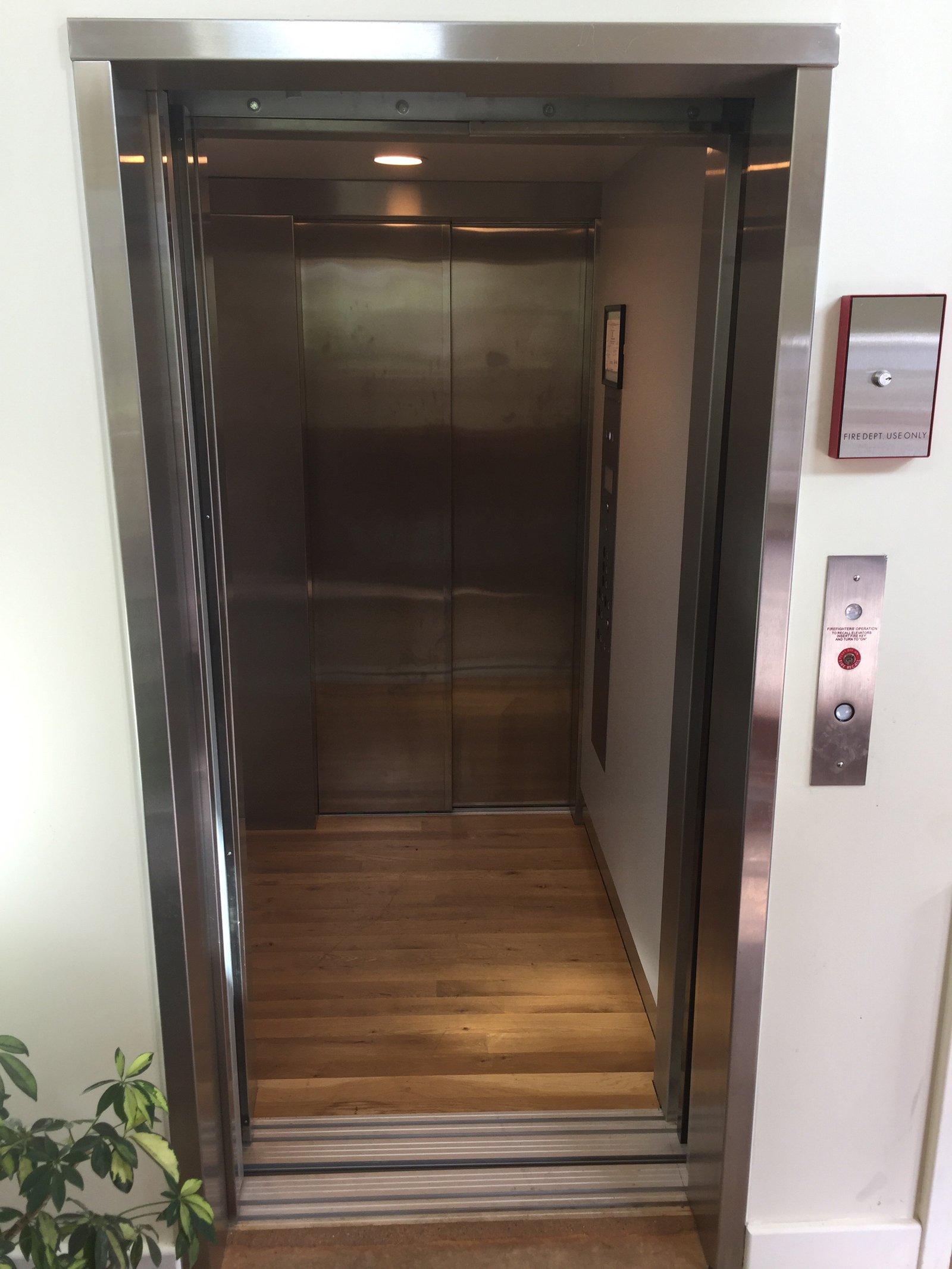 2 Speed Sliding Door LULA Elevator